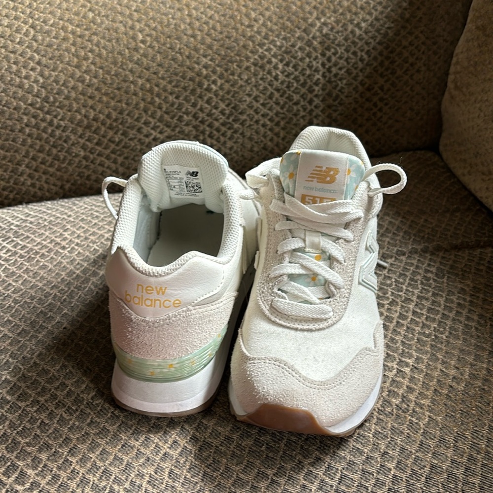 New Balance 515 size 7 sneakers.